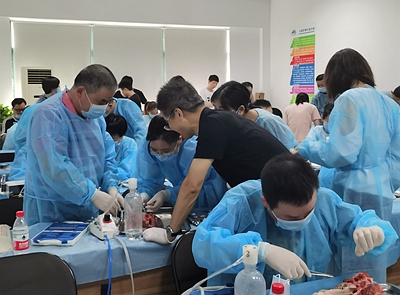 张东星老师南京微创拔牙教学